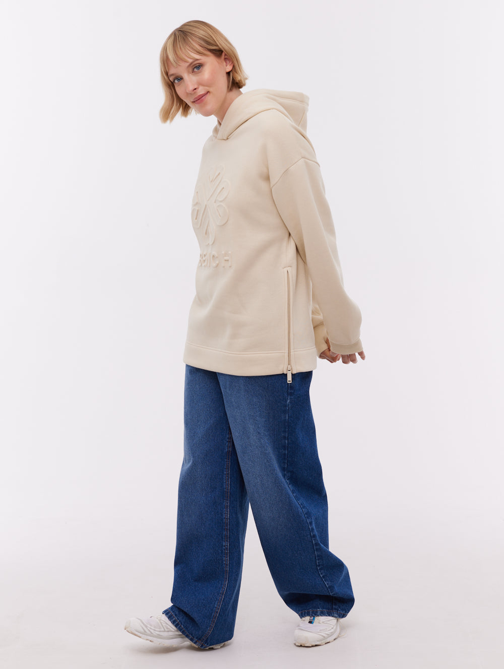 Rayra Deboss Hoodie - White